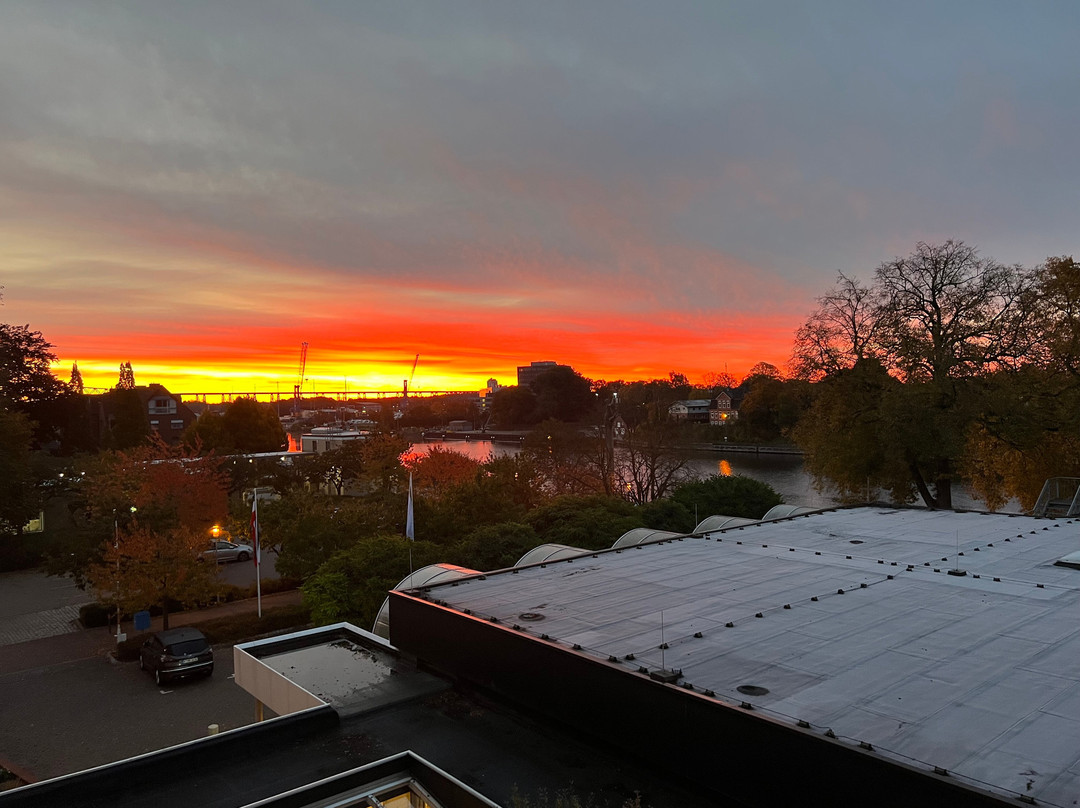 康弗特花园酒店主图