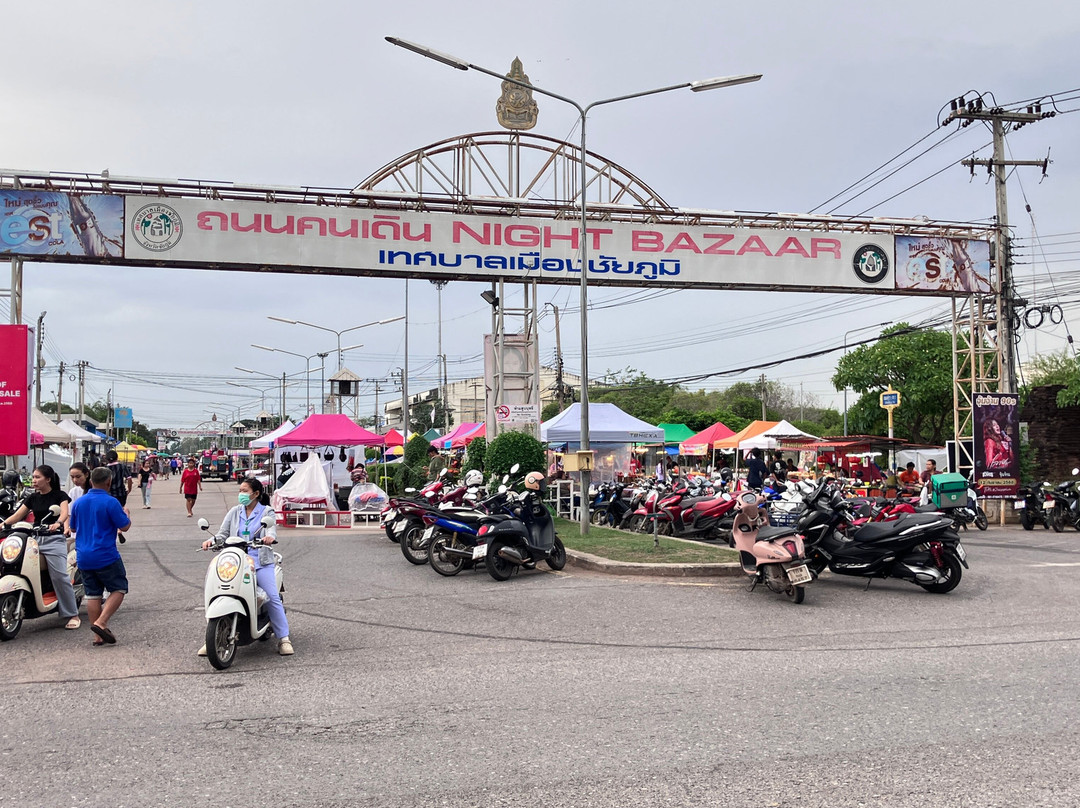 Chaiyaphum Night Bazaar-猜也蓬必去景点