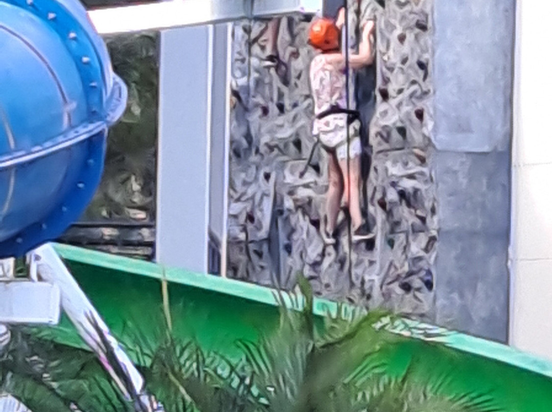 Ocean's Creek Beach Hotel主图