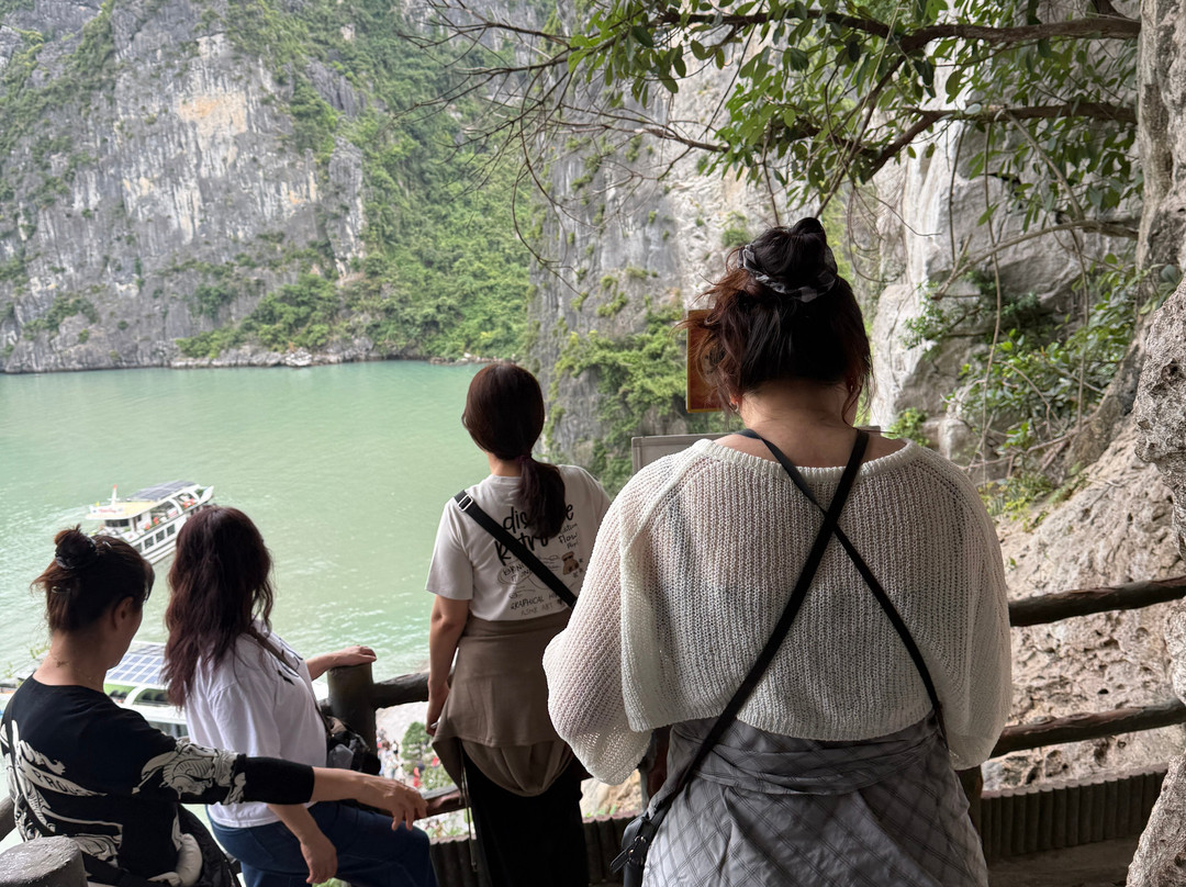 Catherine Cruises-下龙湾必去景点