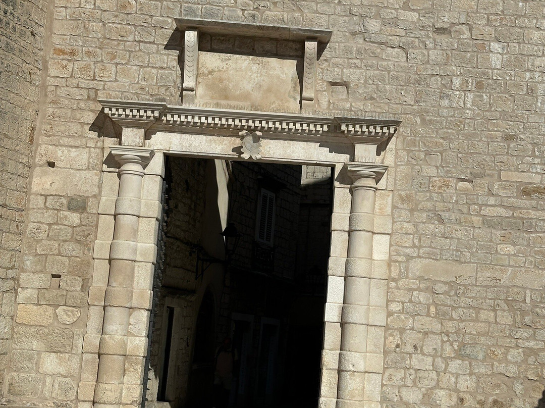 Južna gradska vrata (South Gate)-特罗吉尔必去景点