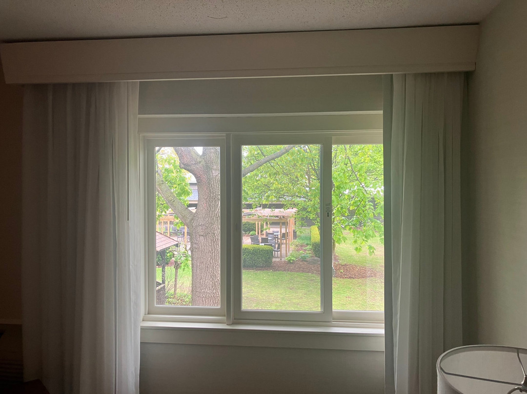 伯灵顿希尔顿逸林酒店主图