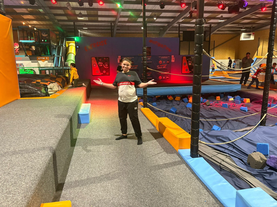 Go Bounce Extreme Trampoline Park-唐克斯特必去景点
