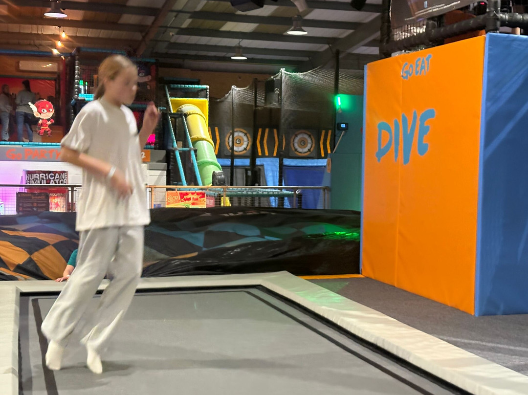 Go Bounce Extreme Trampoline Park-唐克斯特必去景点