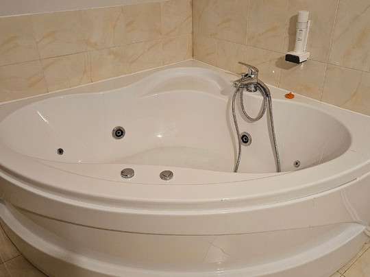 Complex Parc Pini Moinesti主图