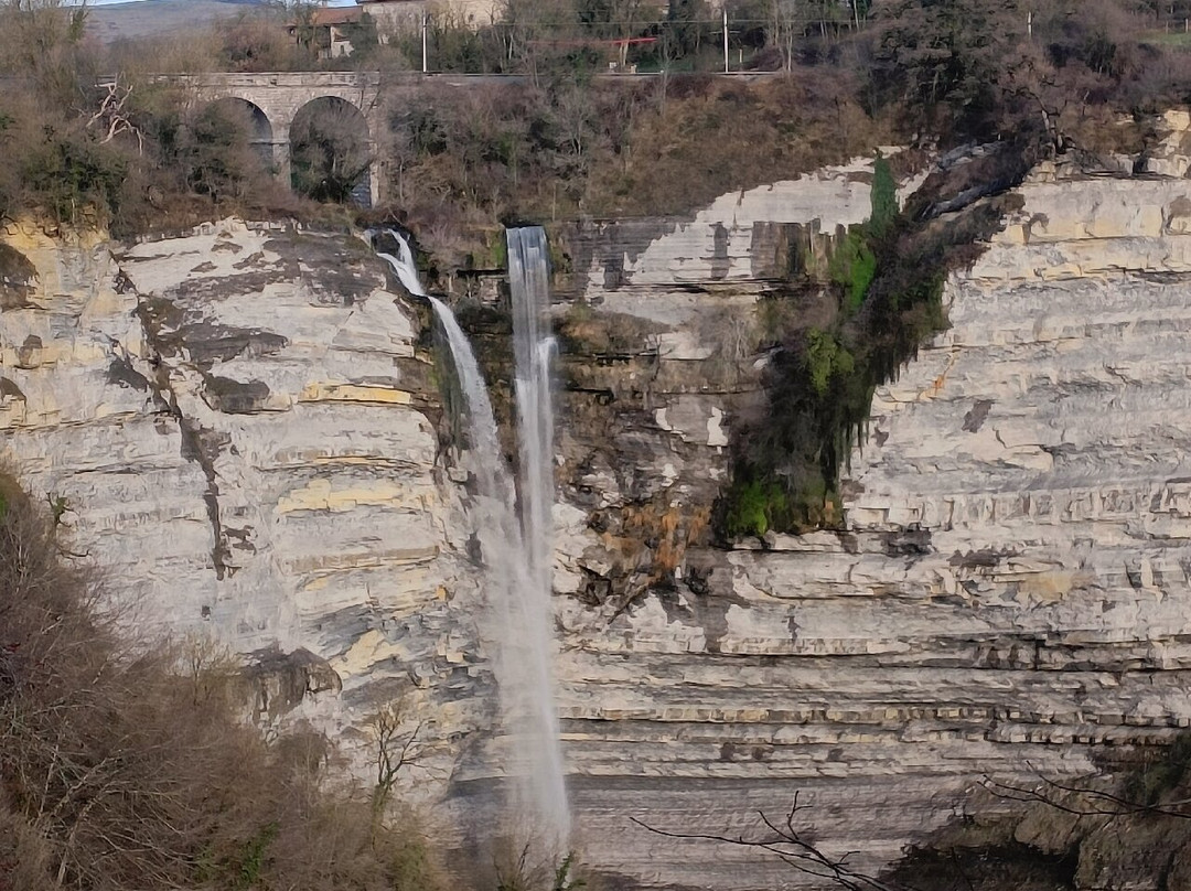 Cascada de Gujuli-Izarra必去景点