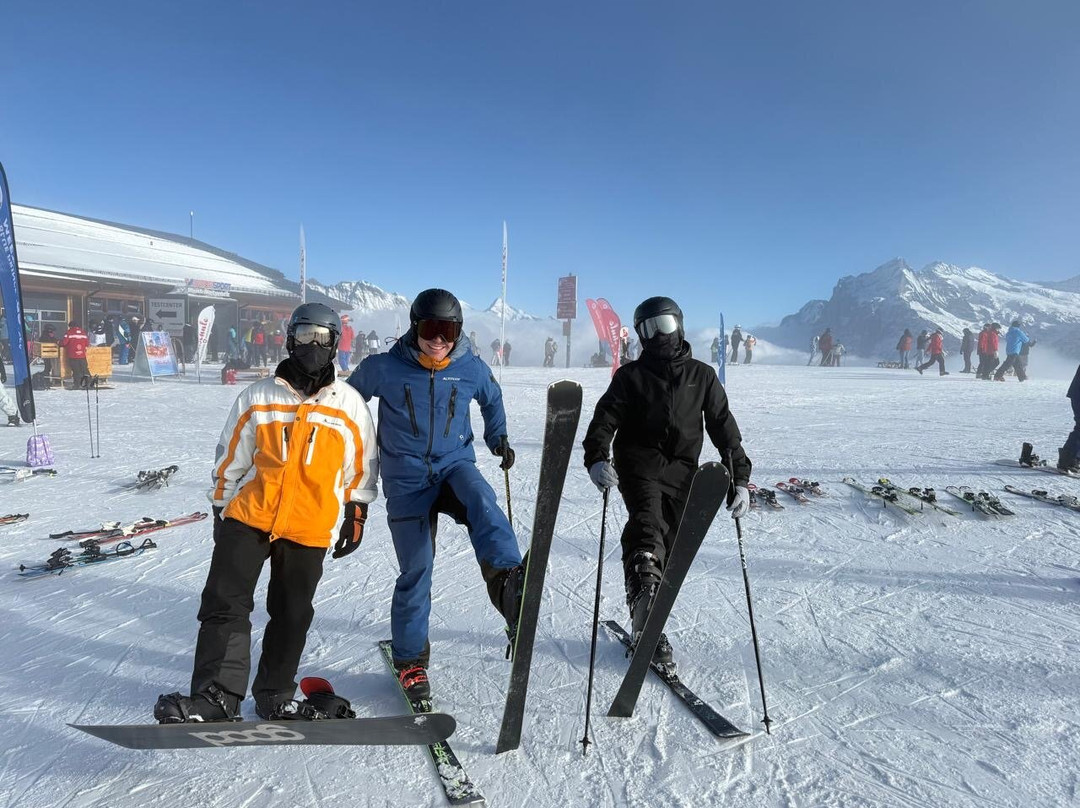 Altitude Ski & Snowboard School-格林德瓦必去景点