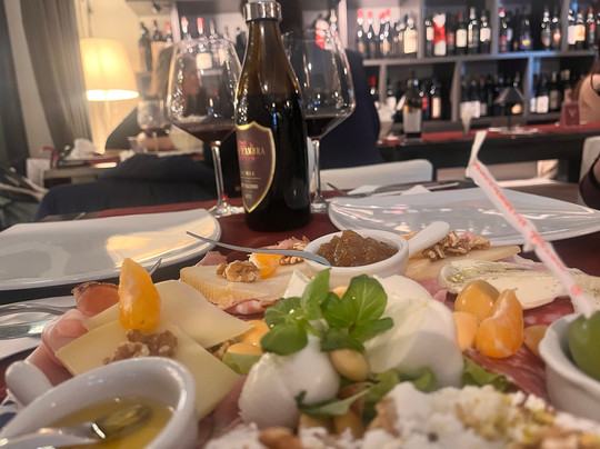 Vinness | Vineria & Gastronomia-诺拉必去景点