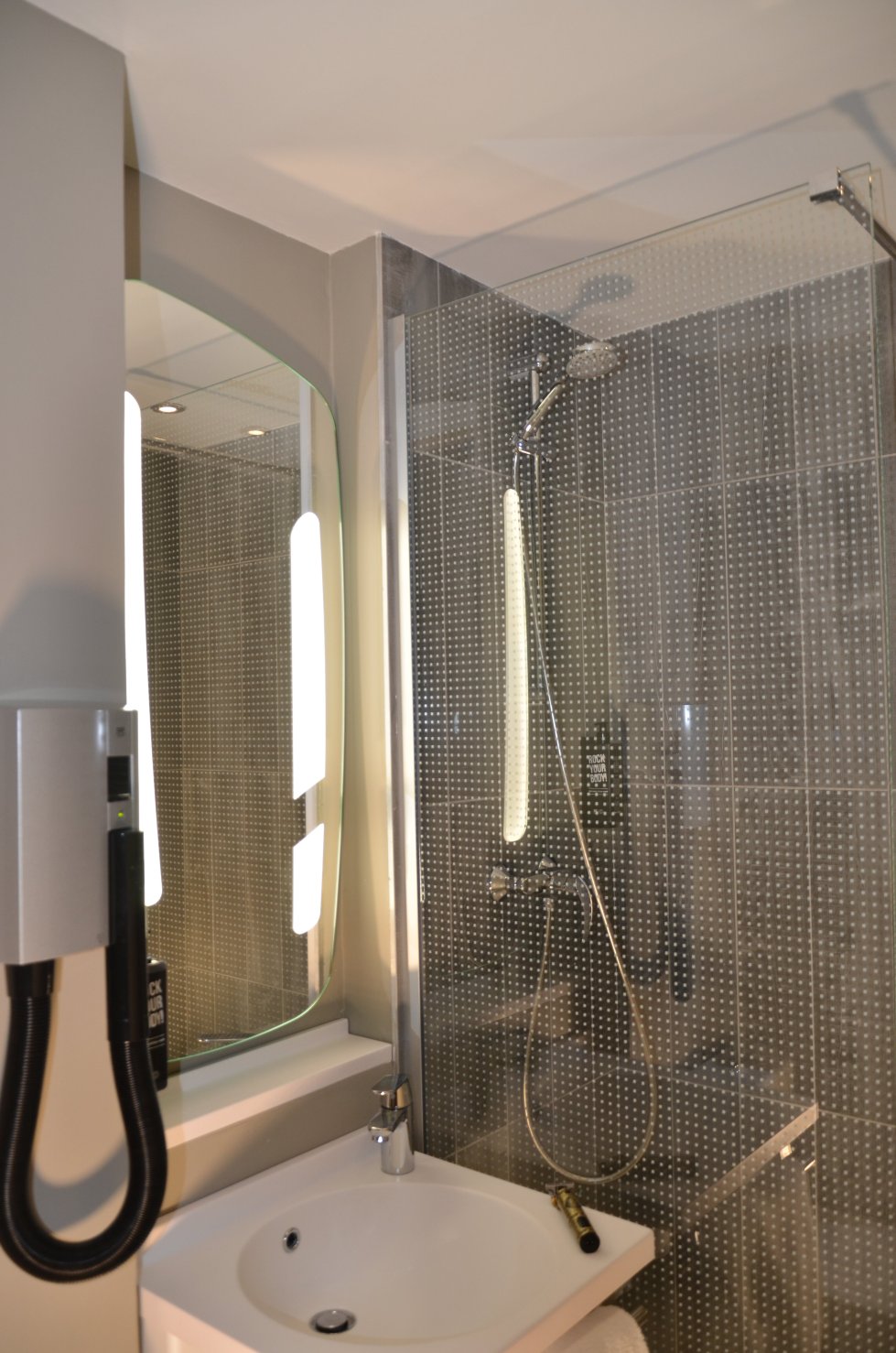 宜必思默伦酒店-浴室