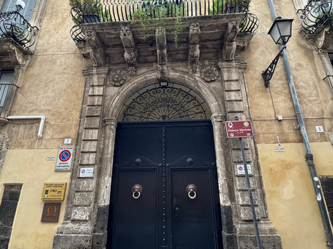 梅尔勒塔广场华丽别墅酒店主图