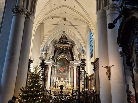 Church of St Nicolas-布鲁塞尔必去景点