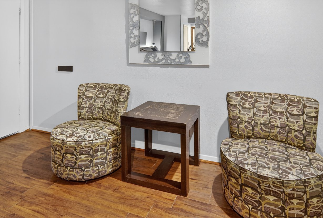 12橡树酒店-客卧