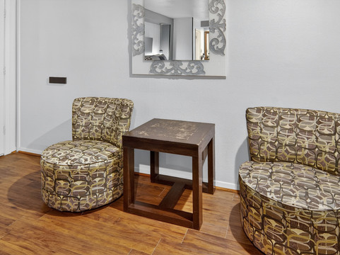 12橡树酒店主图