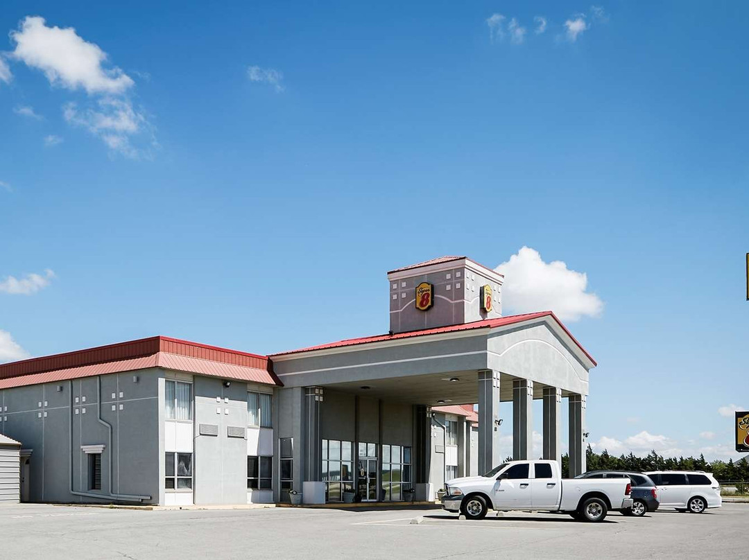 埃尔克城速8酒店