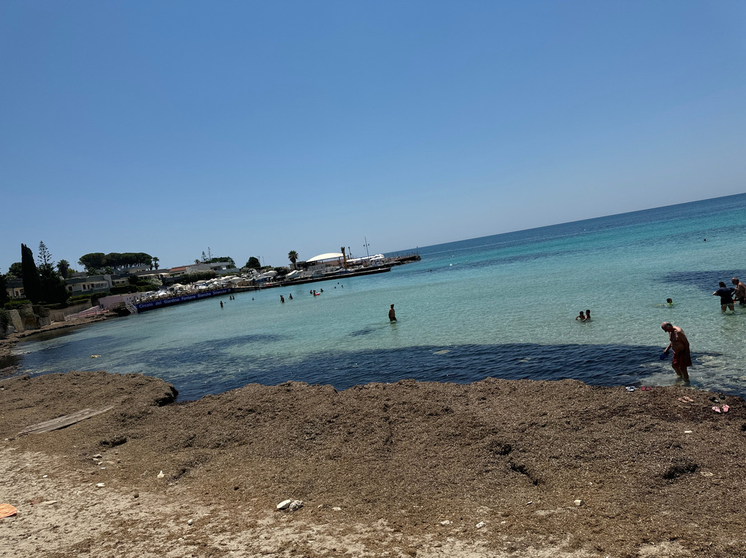 白色海湾酒店主图
