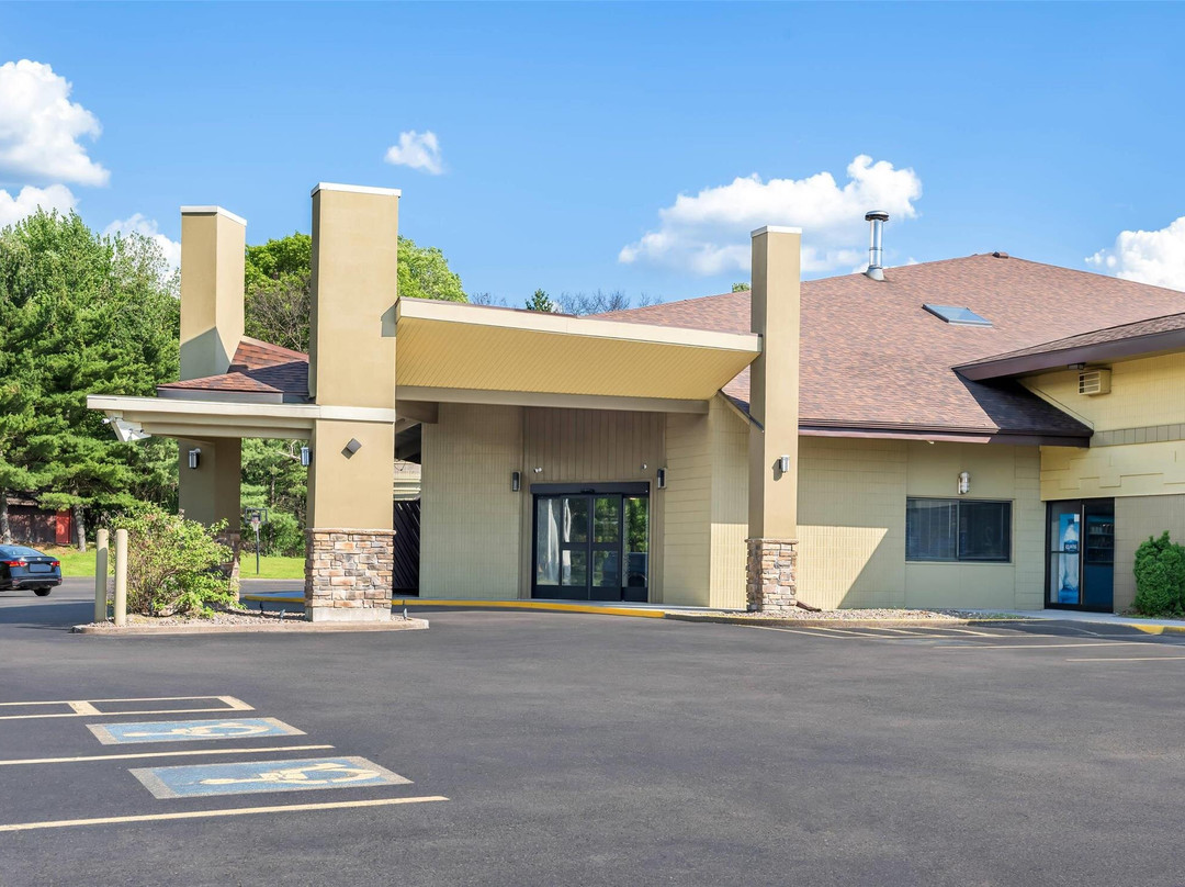 Alma Center酒店住宿-Quality Inn & Suites Black River Falls I-94