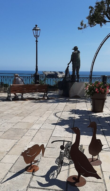 Monumento al Pescatore-努马纳必去景点