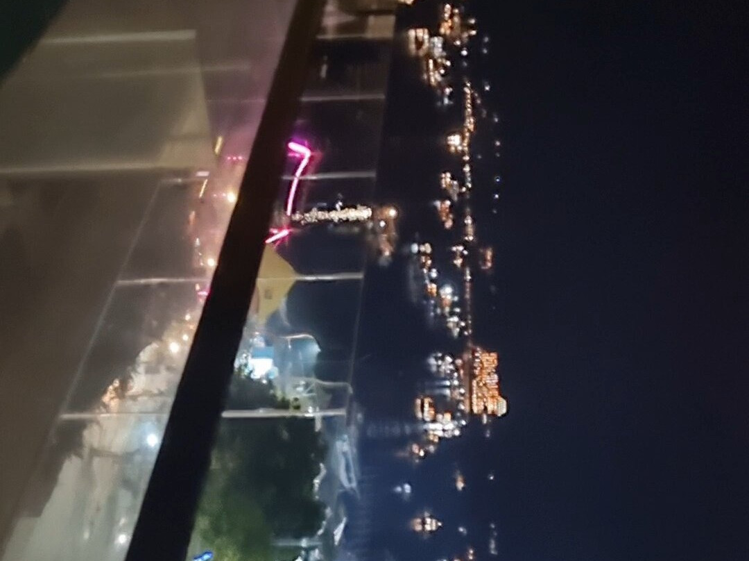 梅罗拉科莫多纳闽巴霍主图
