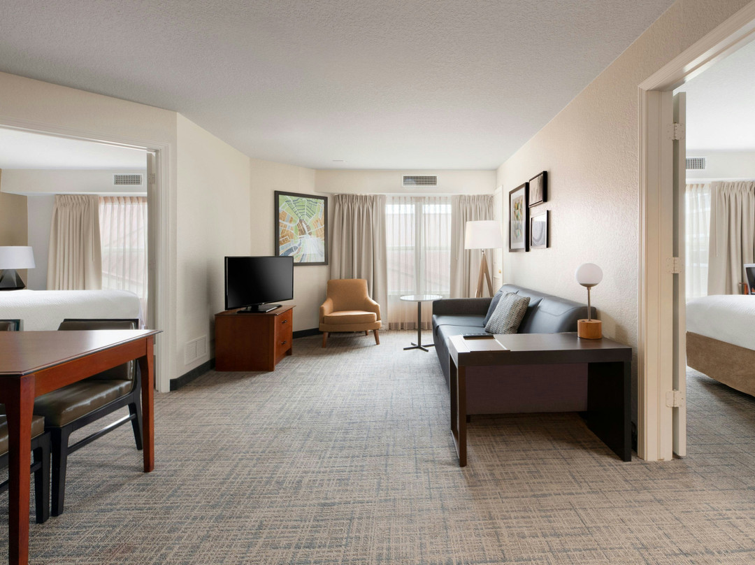 本顿维尔罗吉斯Residence Inn 酒店