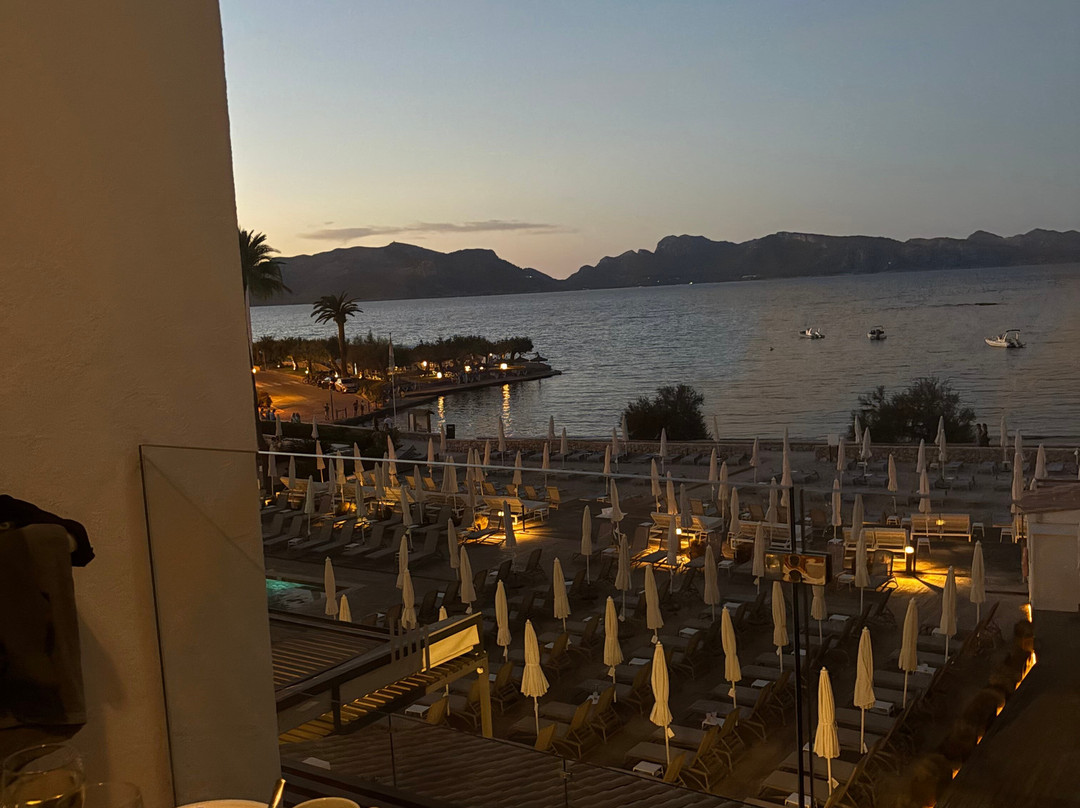 波伦萨湾阳光酒店主图