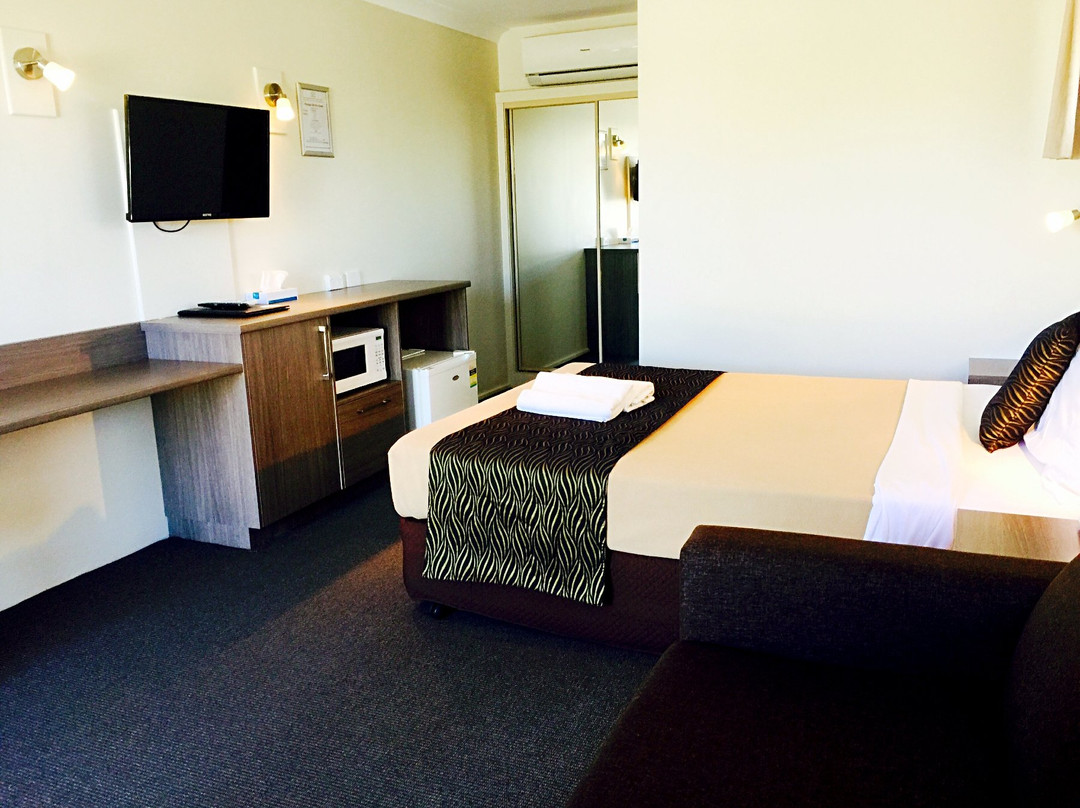 Lilac City Motor Inn & Steakhouse