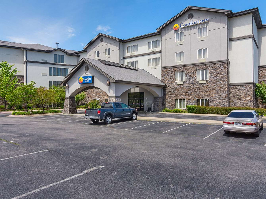 西蒙斯套房酒店主图