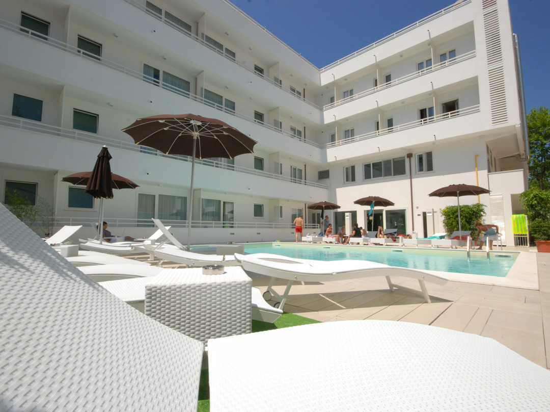 Mokambo Shore Hotel