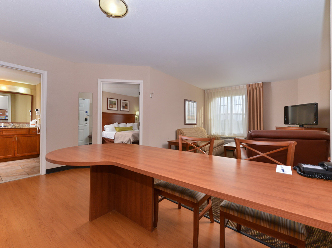 埃尔迈拉荷尔斯海兹烛木套房酒店主图