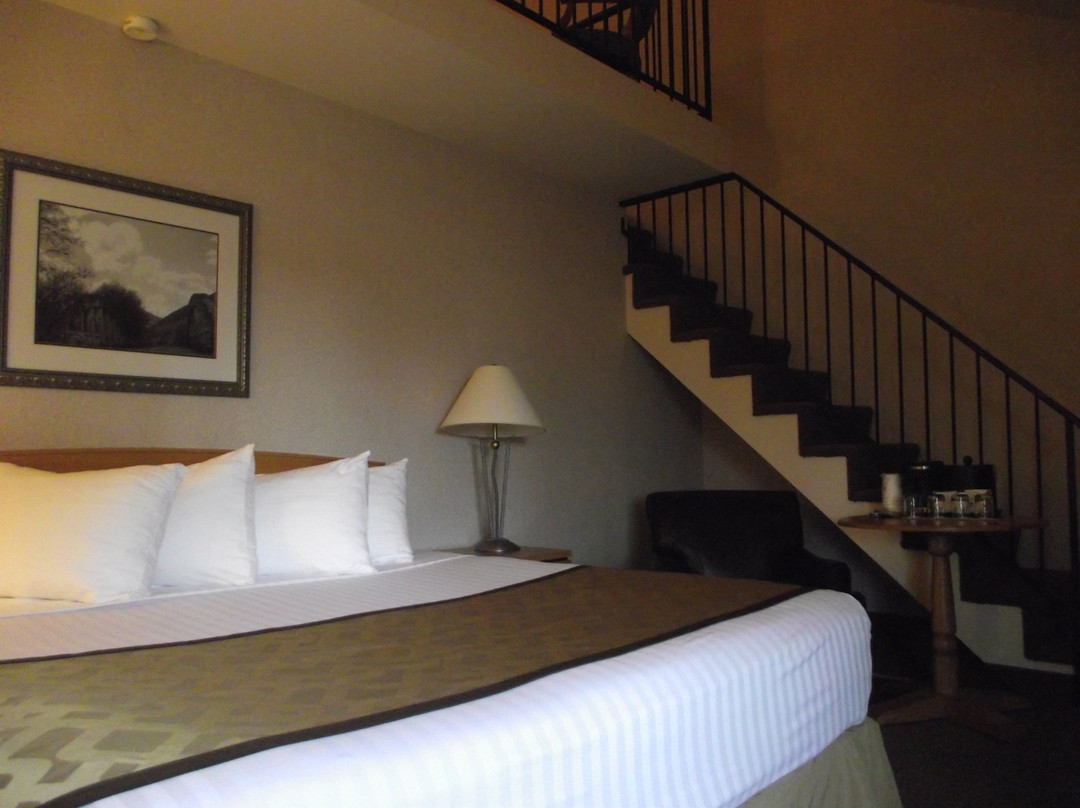 Rivertree Inn & Suites