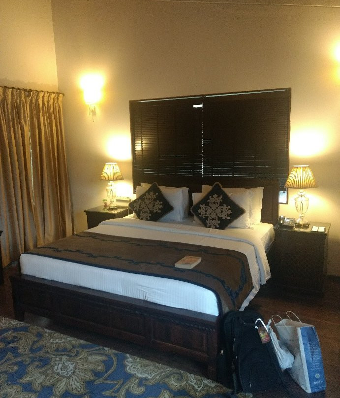 Amatra by the Ganges主图