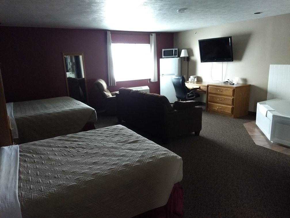 CAPRI INN & SUITES - AMERICAN OWNED AND OPERATED主图