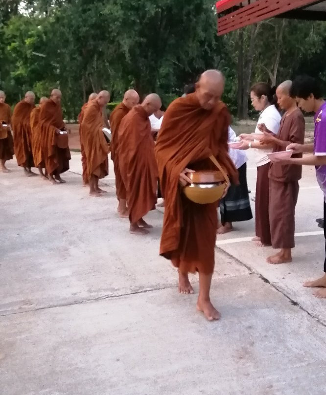 Wat Khok Prasat-横他能必去景点
