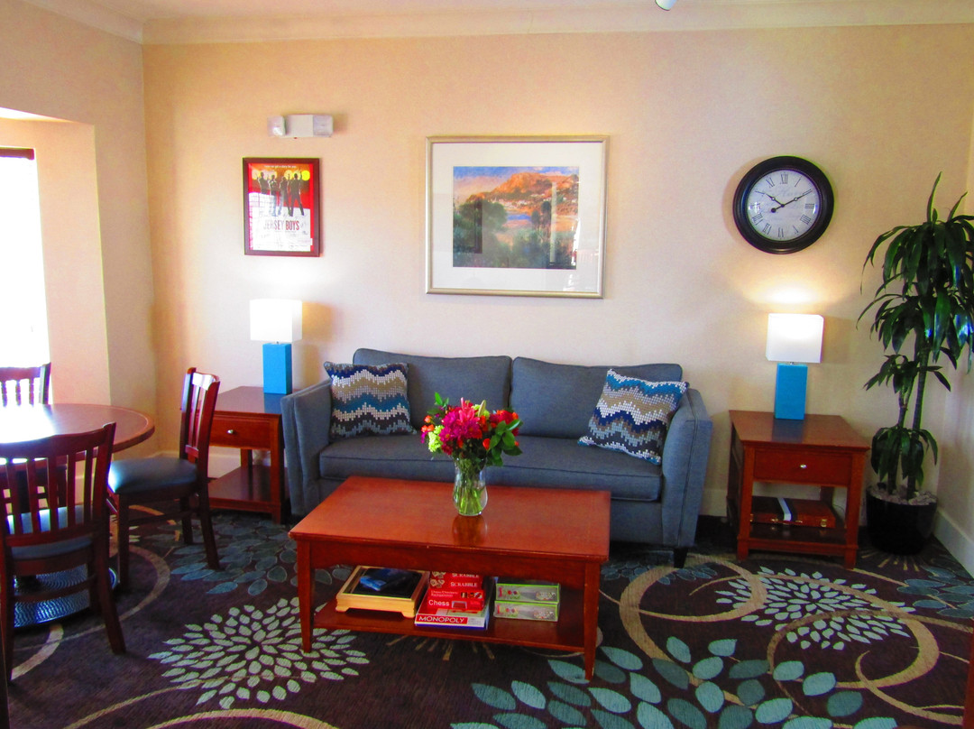 罗切斯特大学斯桥套房酒店主图