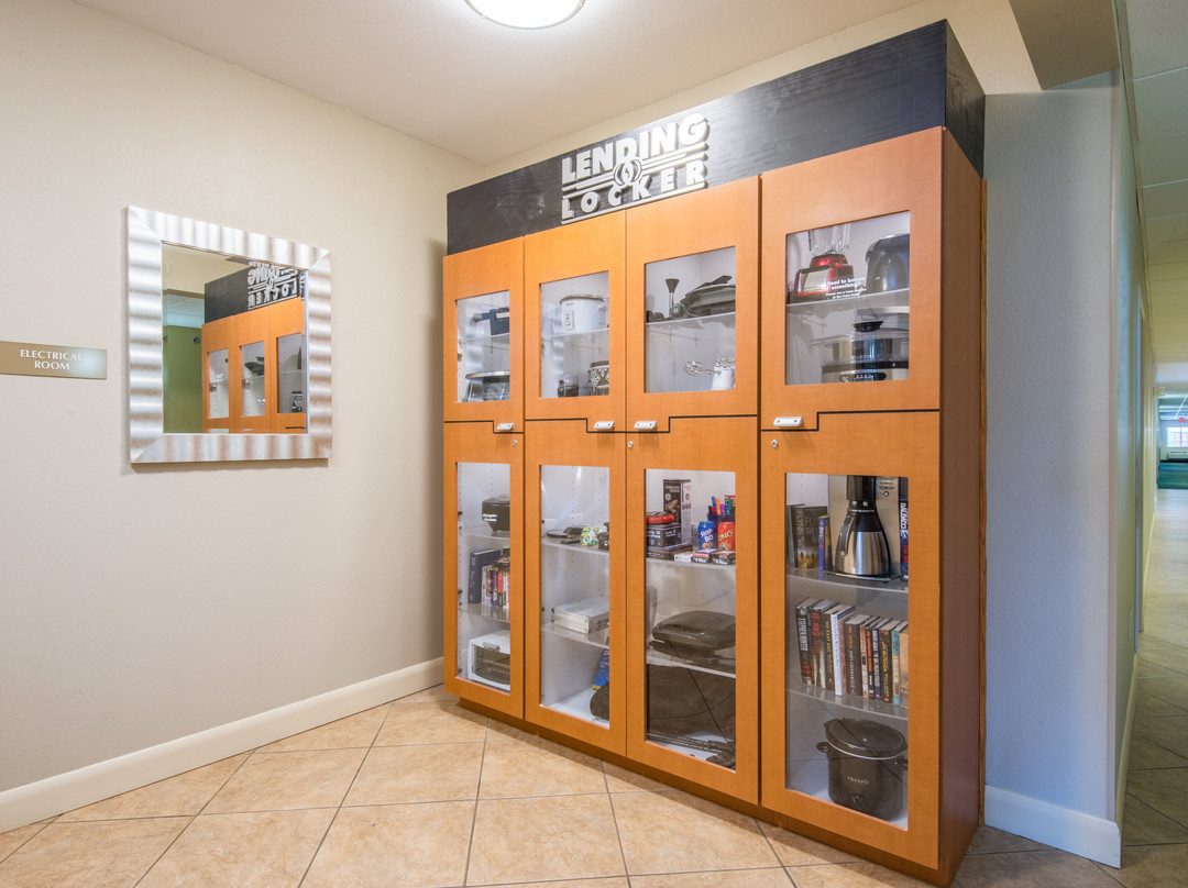 杰斐逊城烛木套房酒店主图