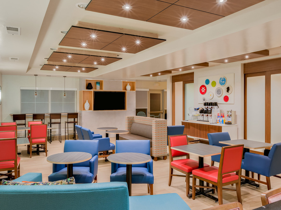 西南奥罗维尔快捷假日&套房酒店主图