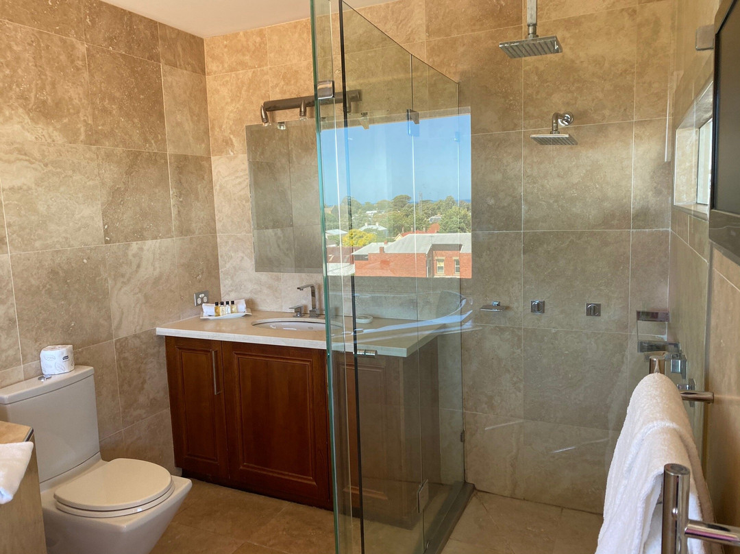 乌厄大酒店主图