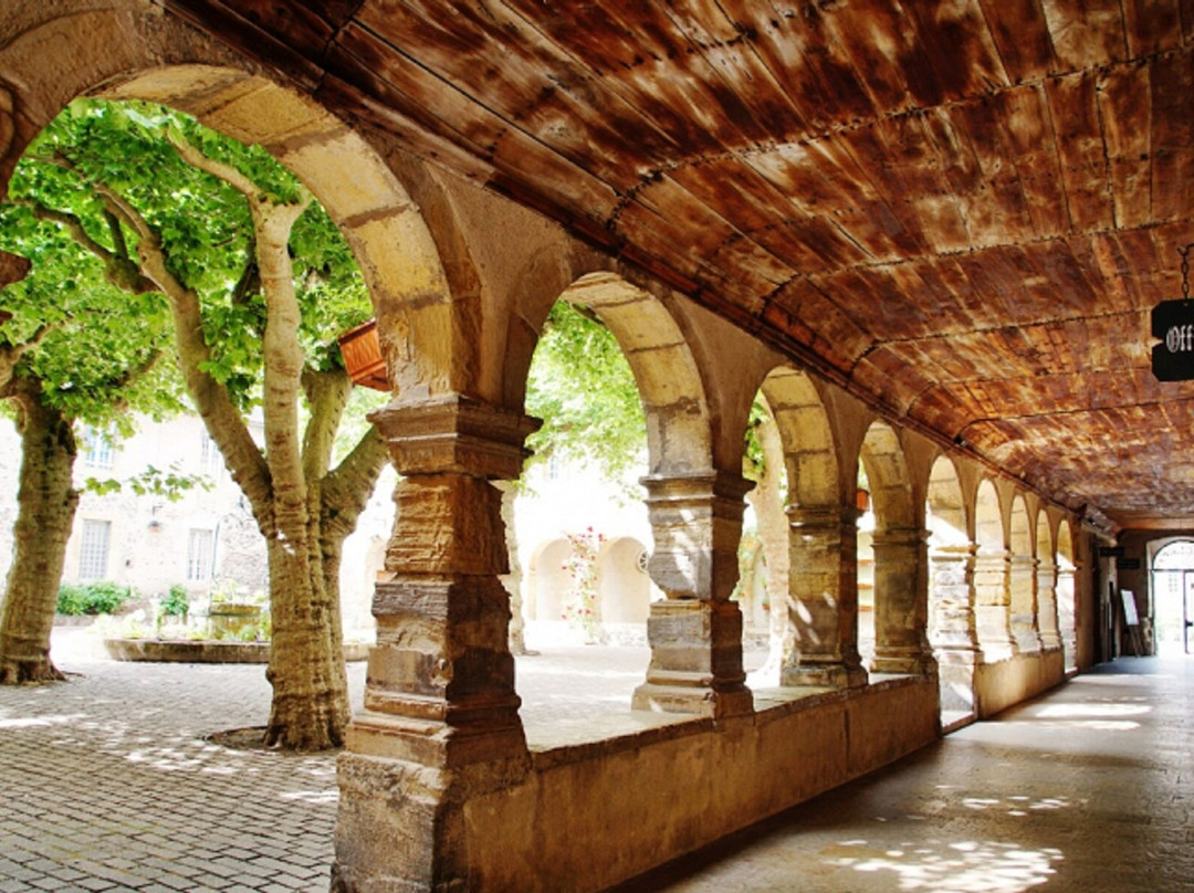 Monastère Et Cloître Des Augustins-Saint Geniez d'Olt必去景点