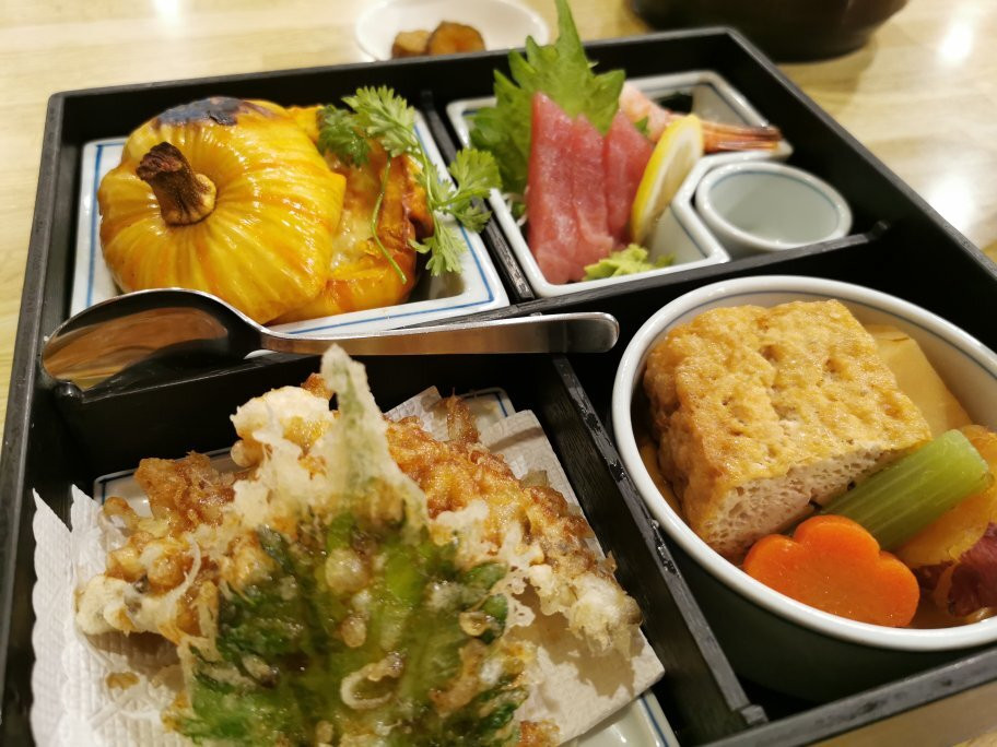 Circle House Akai Beret主图