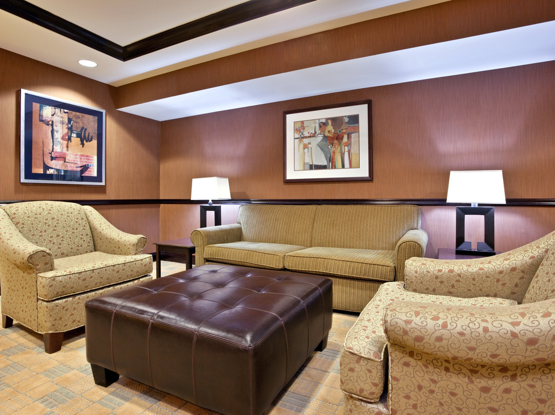 西辛辛那提快捷假日酒店主图