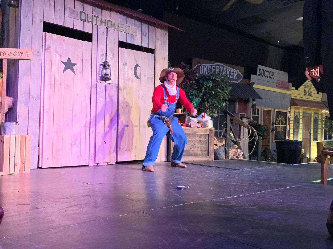 Almost Famous Murder Mystery Dinner Theatre-布兰森必去景点