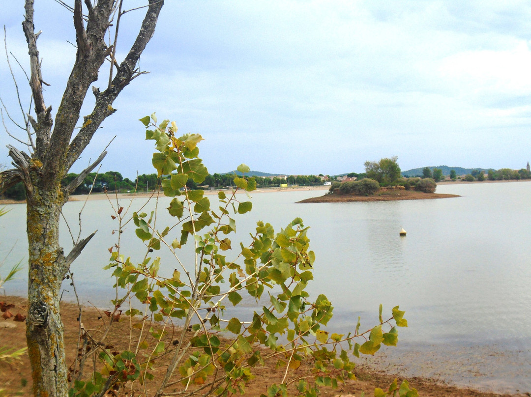 Lac de Jouarres景点图片