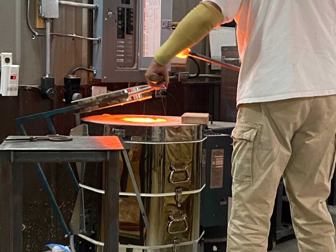 Bloom and Bark Glass Blowing Studio & Natural Farm-Keosauqua必去景点