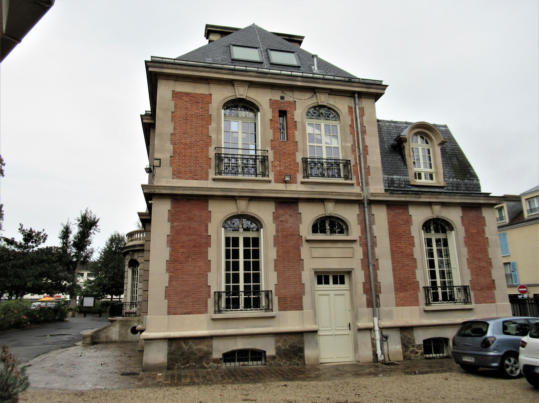 L'Hôtel de ville dit château Frappart-戈内斯必去景点