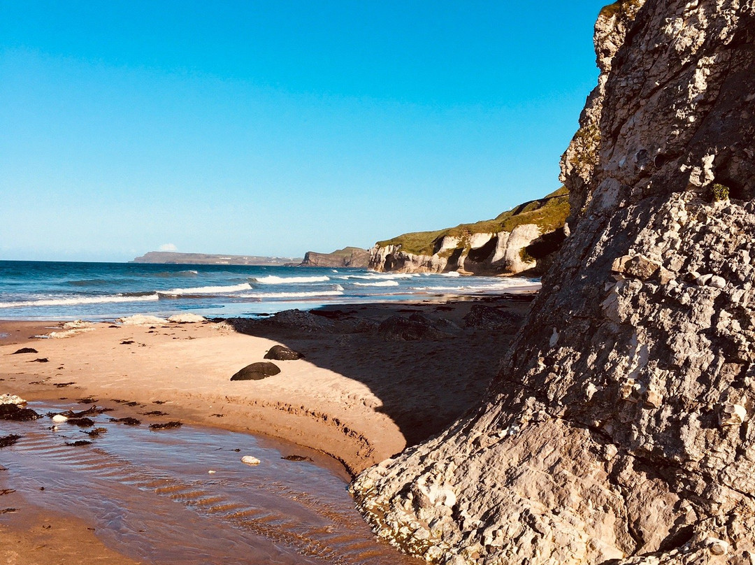 Portrush Whiterocks Beach景点图片