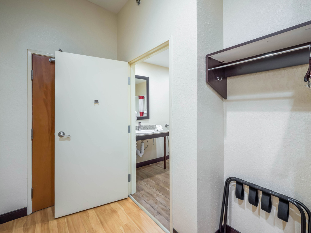 奥卡拉红顶客栈&套房酒店主图