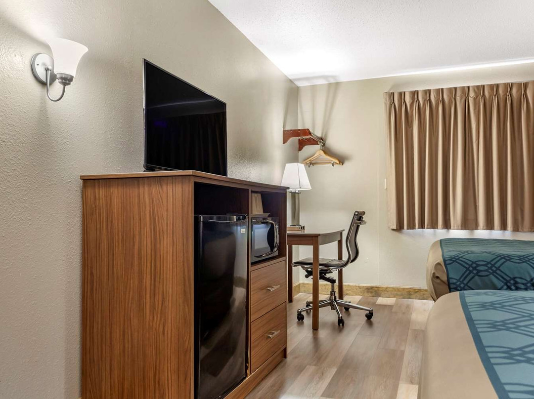 Econo Lodge Hays I-70主图
