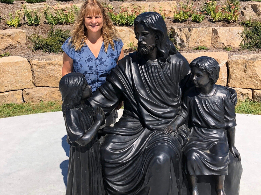 Cross at the Crossroads-Effingham必去景点