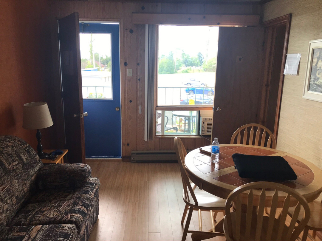 Hotel-Motel Les Voitures d'Eau主图