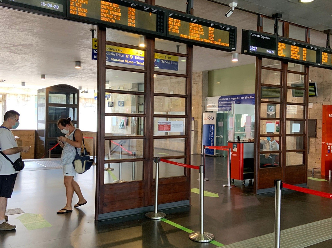 Stazione Ferroviaria di Messina Centrale-墨西拿必去景点