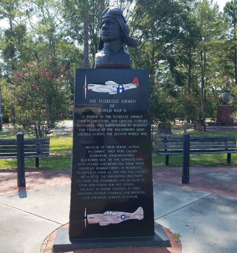 Tuskegee Airmen Memorial景点图片